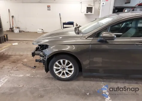 2016 Ford Fusion S z USA, uszkodzony, nr VIN 3FA6P0G72GR159465